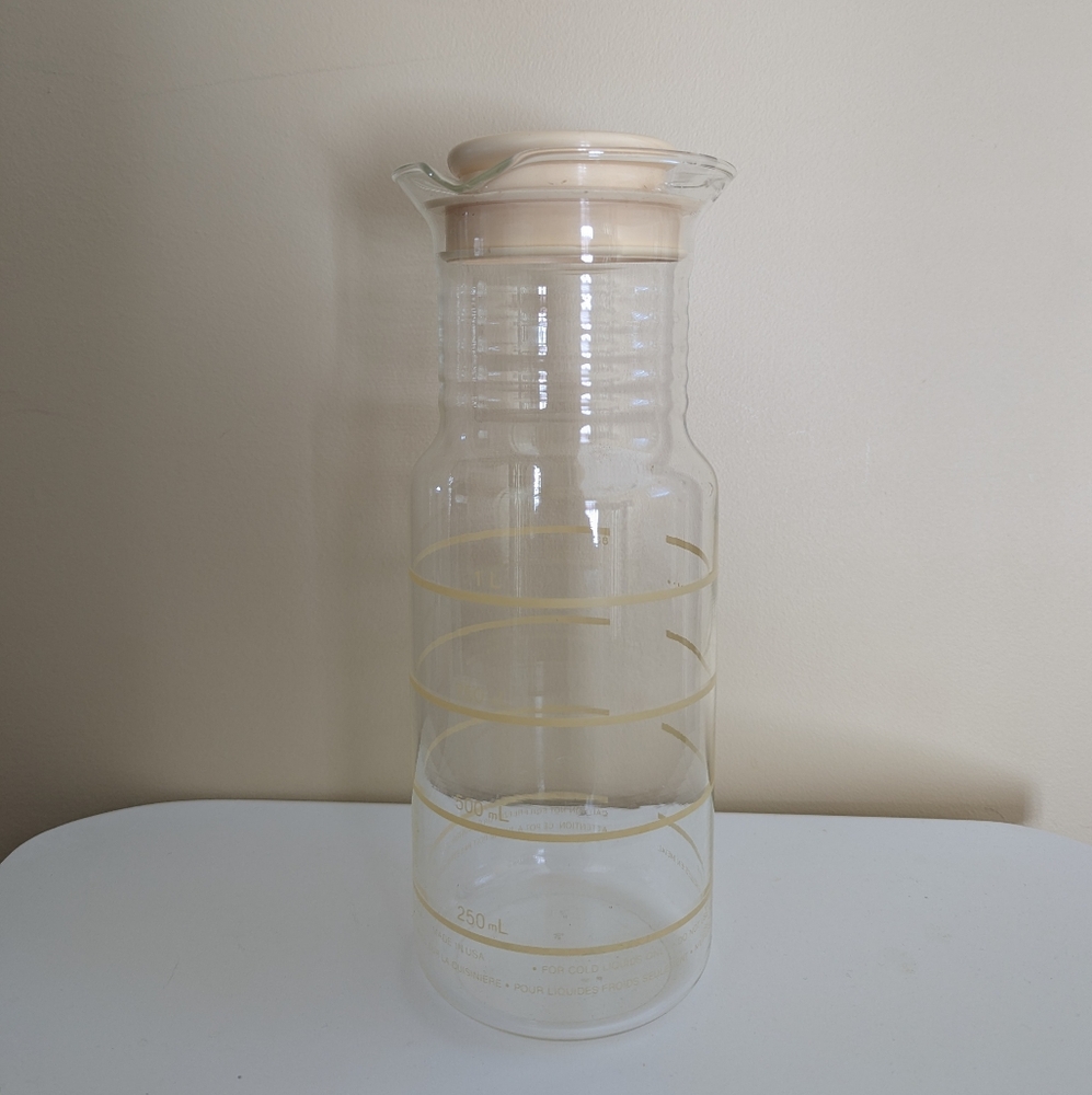 PYREX 8014 VINTAGE 1970s GLASS JUICE PITCHER CARAFE